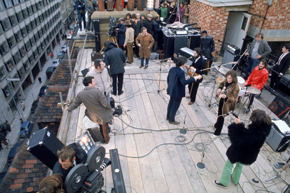 Kulminacją Let It Be był słynny koncert Beatlesów na dachu nad biurami Apple Corps w Londynie.  To był ostatni raz, kiedy wszyscy razem wystąpili na żywo.