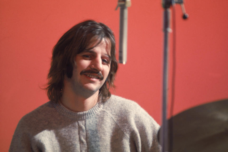 Perkusista Ringo Starr nie był fanem filmu, uważając, że świat nie musi oglądać kłótni George'a Harrisona i Paula McCartneya.