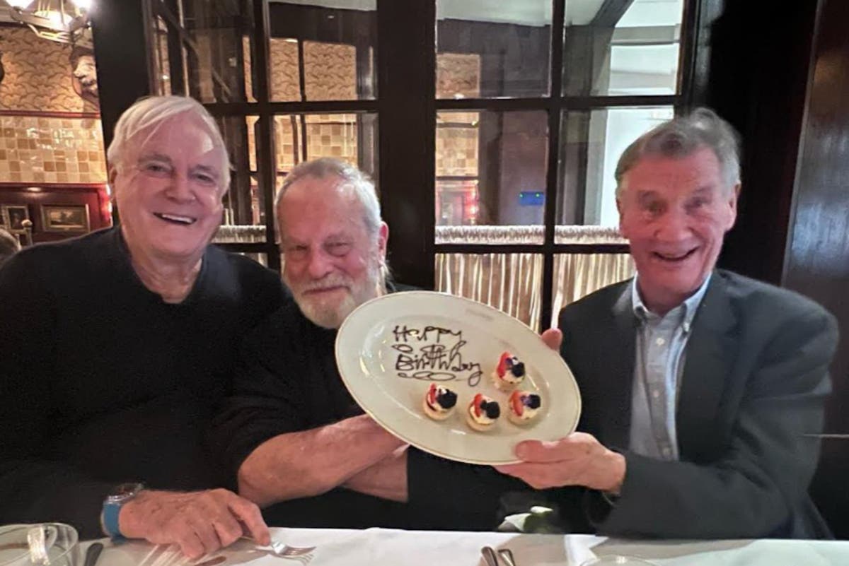 ​​Ponowne spotkanie Monty Pythona w towarzystwie współpracowników z okazji urodzin Michaela Palina