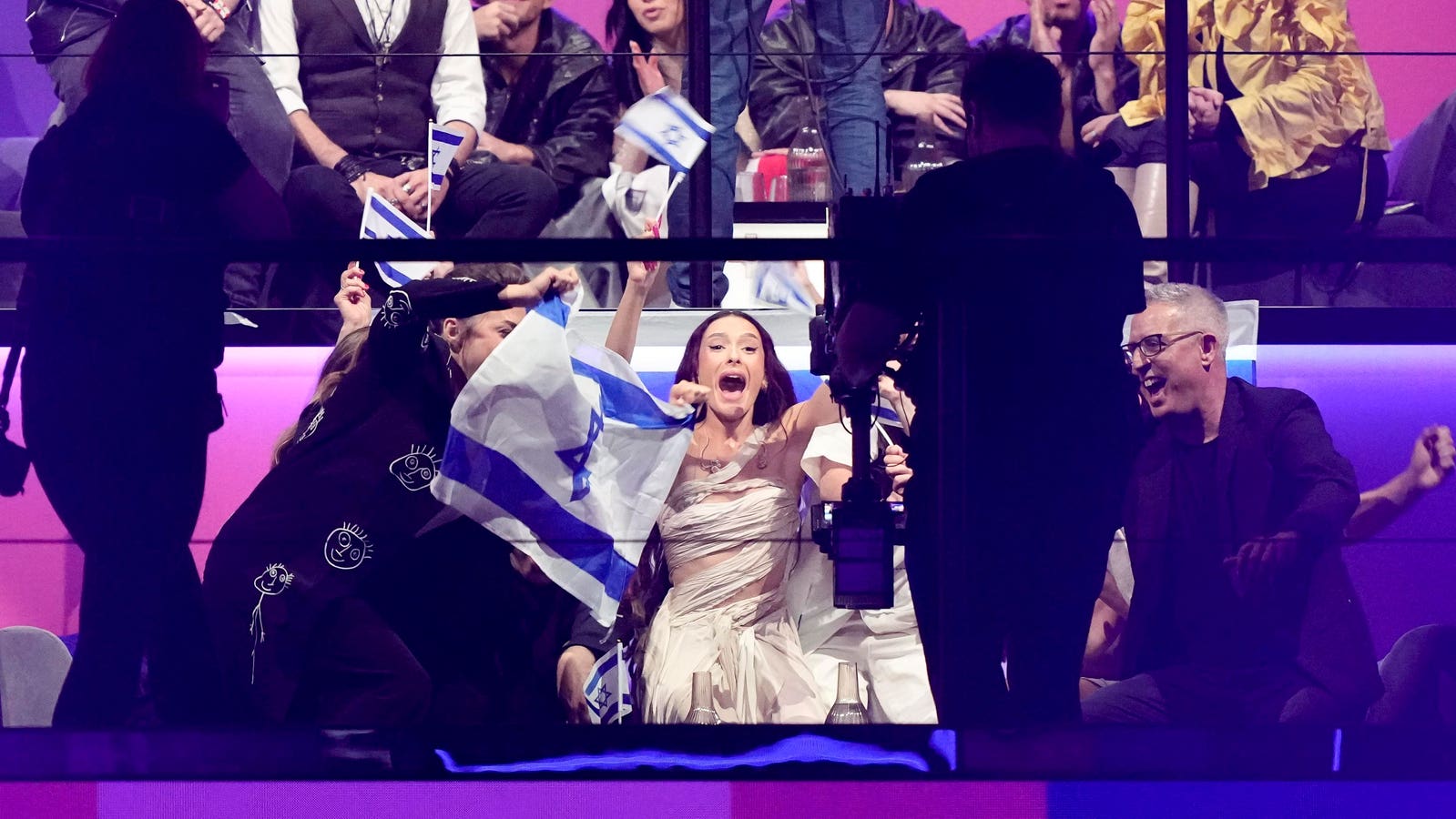 Izrael dociera do finału, podczas gdy protesty trwają