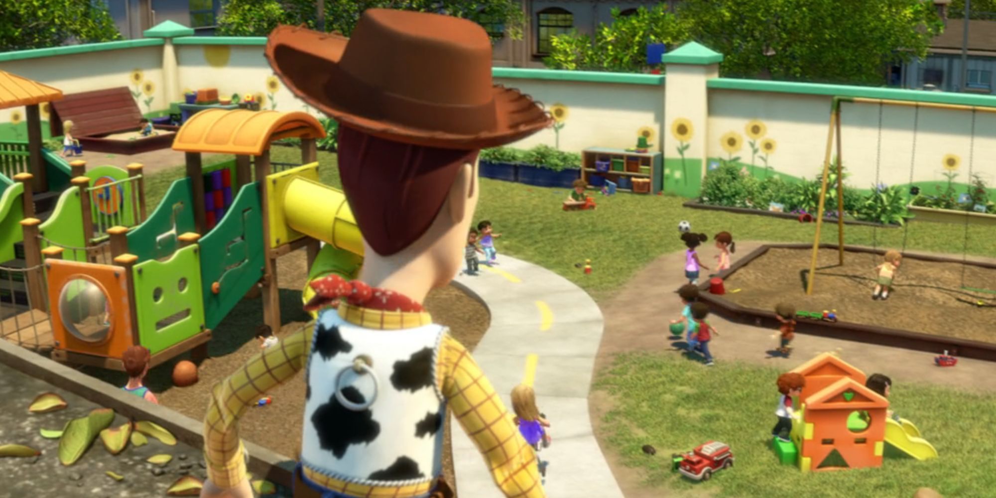 Woody patrzący na plac zabaw z dachu w Toy Story 3