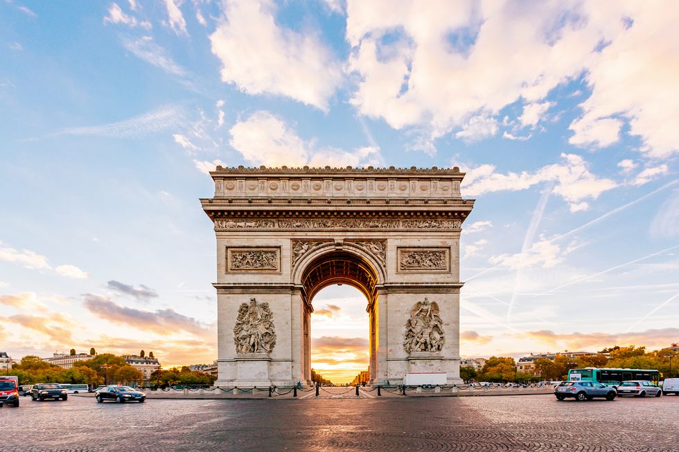 Łuk Triumfalny o wschodzie słońca, Paryż, Francja