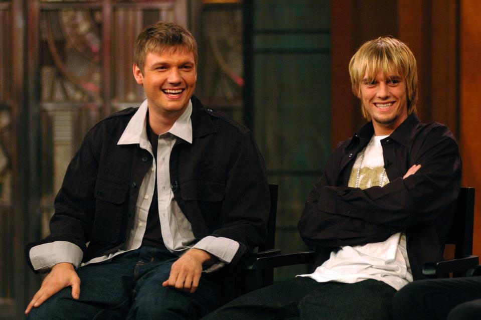 Piosenkarze Nick i Aaron Carter na planie Live with Regis and Kelly w 2006 roku. 