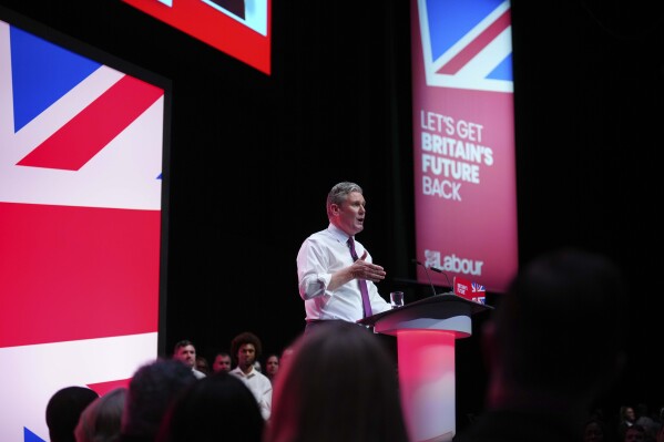 PLIK – Lider brytyjskiej opozycyjnej Partii Pracy Keir Starmer wygłasza swoje przemówienie programowe na konferencji Partii Pracy w Liverpoolu, Anglia, wtorek, 10 października 2023 r. (AP Photo/Jon Super, plik)