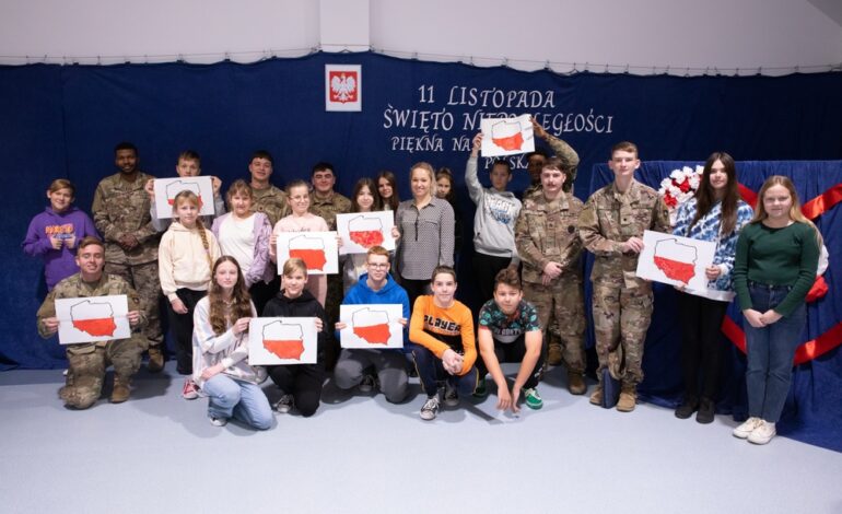 DVIDS – Aktualności – Żołnierze Grupy Zadaniowej Marne z wizytą w lokalnej szkole w Polsce