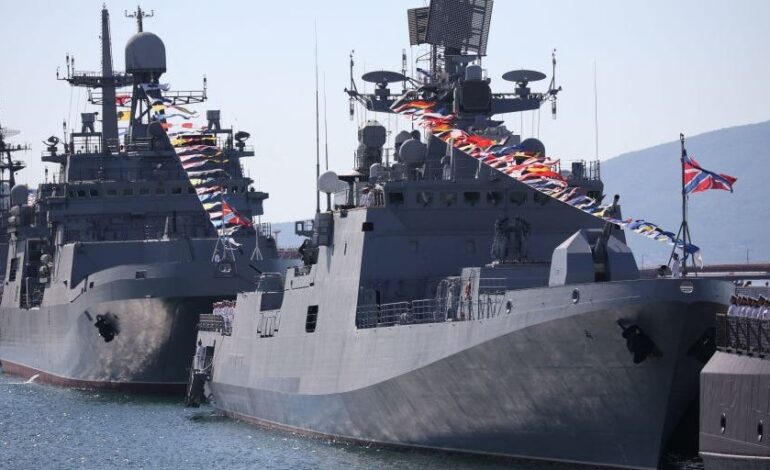 Ukraina bombarduje port, w którym rosyjska marynarka wojenna schroniła się po atakach na Krymie: raport