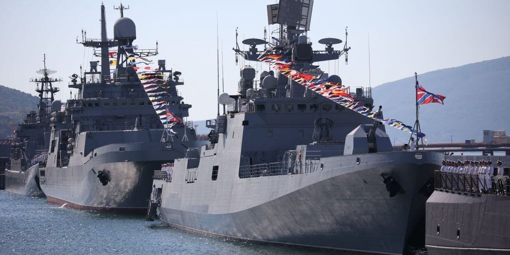 Ukraina bombarduje port, w którym rosyjska marynarka wojenna schroniła się po atakach na Krymie: raport