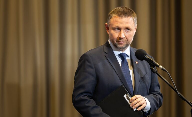 Polski minister grozi pozwaniem osób oskarżających go o wygłaszanie przemówień pod wpływem alkoholu