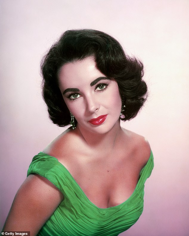 Urodzona w Wielkiej Brytanii amerykańska aktorka Elizabeth Taylor, na zdjęciu około 1955 roku. Zmarła w 2011 roku