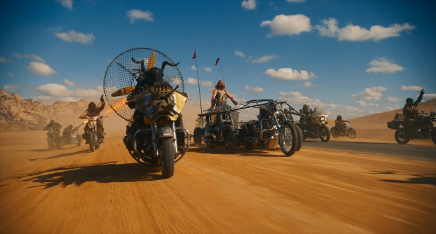 Scena pościgu według reżysera George'a Millera "Furiosa: Saga Mad Maxa." (Zdjęcia Warner Bros.)