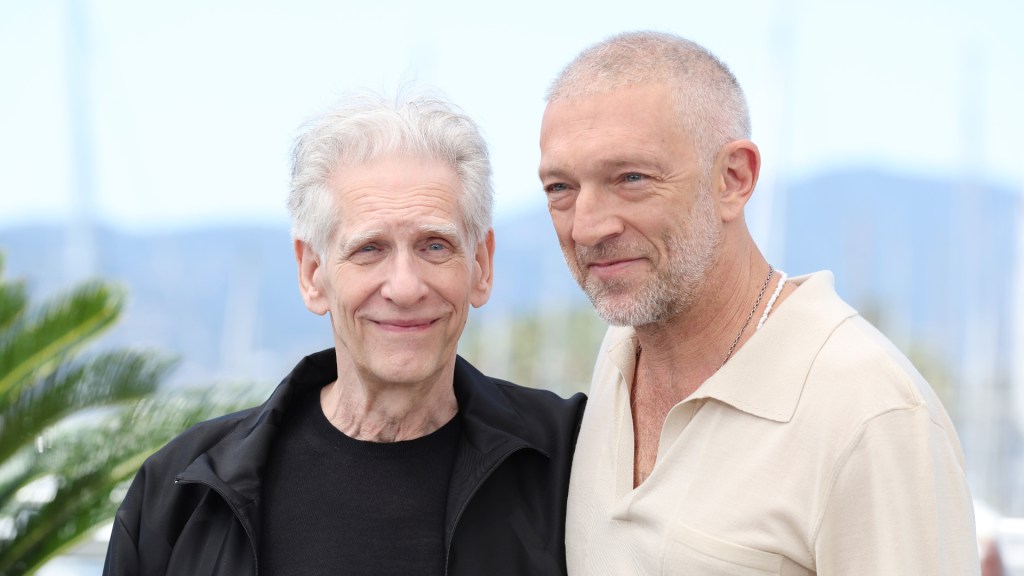 David Cronenberg i Vincent Cassel na sesji zdjęciowej w Cannes dla „The Shrouds”.