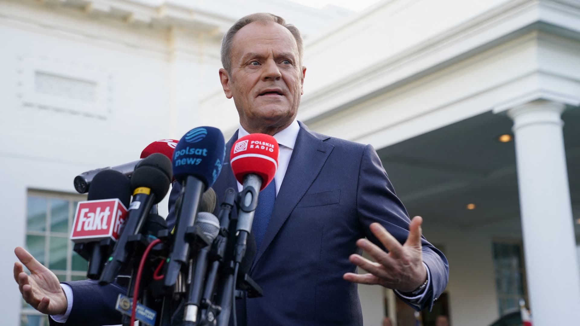 Premier Polski Donald Tusk przemawia poza West Wing po spotkaniu z prezydentem USA Joe Bidenem w Białym Domu w Waszyngtonie, USA, 12 marca 2024 r. 