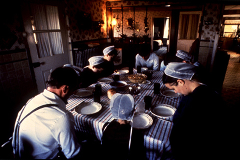 Naukowcy pracujący nad tym badaniem byli zapraszani na kolacje w domach uczestników badania Amiszów.