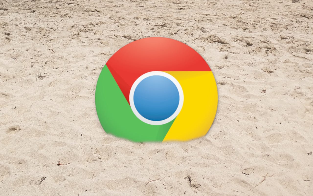 Chromowane logo w piasku.