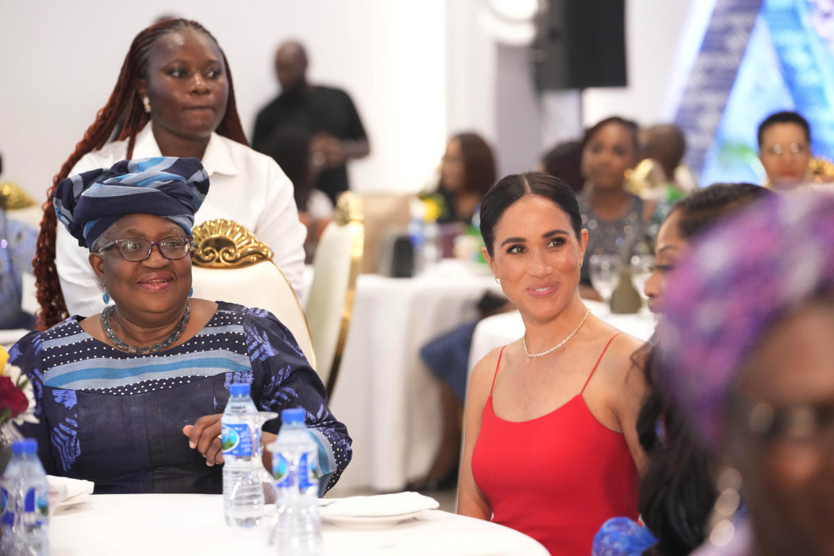 Księżna Sussex, zwana w Nigerii „Ifeoma”, rozmawia z kobietami o swoich nigeryjskich korzeniach