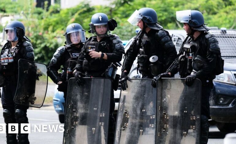 Zamieszki w Nowej Kaledonii: przybywają setki francuskiej policji