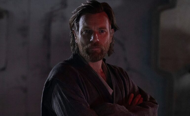 Ewan McGregor zaskakuje fanów Gwiezdnych Wojen, gdy aktor Obi-Wana Kenobiego pojawia się na rocznicowym pokazie Mrocznego Widma