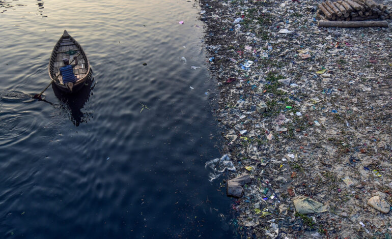 Plastik zanieczyszcza nasze oceany.  Czy otrzymamy traktat o ograniczeniu ilości odpadów z tworzyw sztucznych?