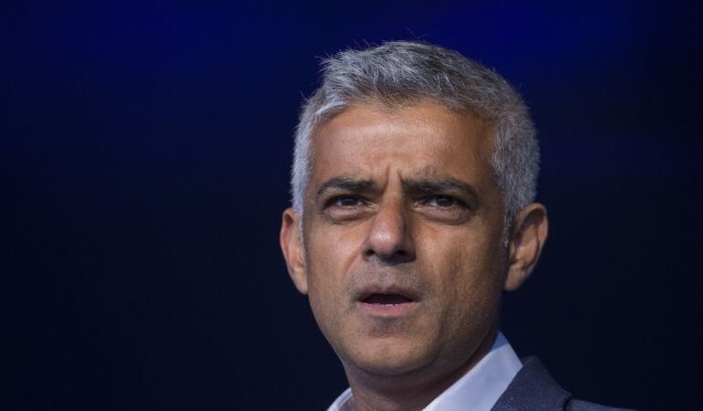 Sadiq Khan wygrywa trzecią kadencję na stanowisku burmistrza Londynu, jak podają źródła laburzystów, ograniczając silną pozycję opozycji w angielskich wyborach