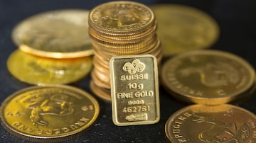 ZDJĘCIE PLIKU: Złoto w sztabkach jest prezentowane u dealerów metali szlachetnych Hatton Garden Metals w Londynie