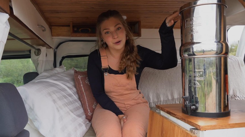 \ $6K Micro Camper udowadnia, że ​​życie w vanie jest możliwe przy napiętym budżecie – możesz go zbudować samodzielnie