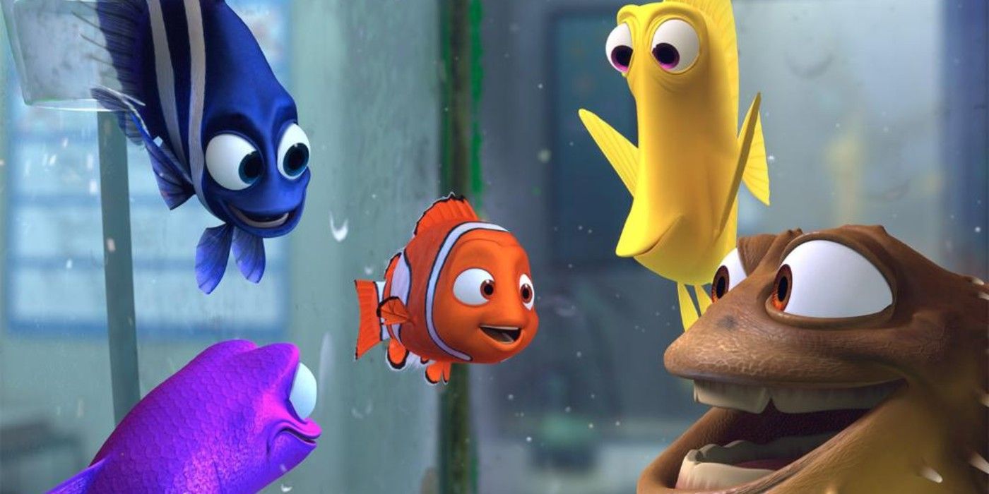 Nemo otoczony rybami w akwarium w Finding Nemo.
