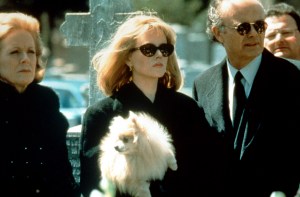 TO UMRZEĆ, od lewej, Holland Taylor, Nicole Kidman, Kurtwood Smith, Wayne Knight, 1995, ©Columbia/dzięki uprzejmości Everett Collection