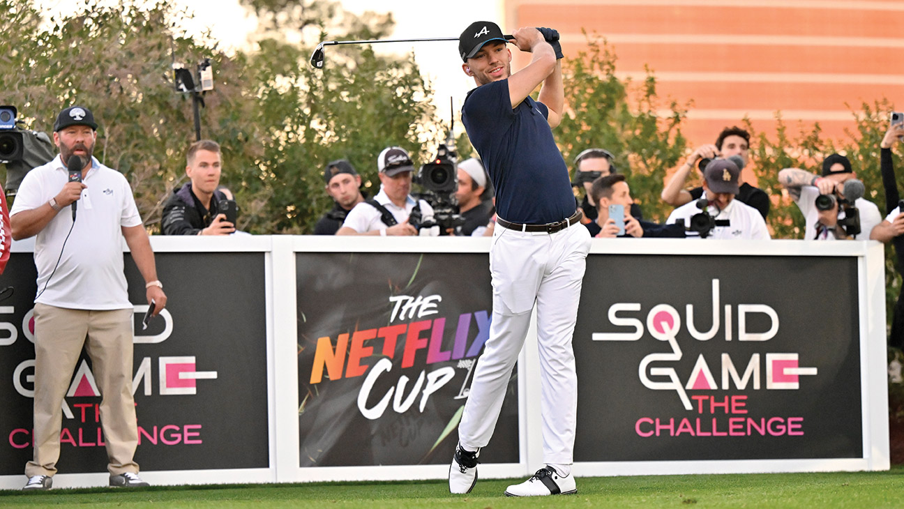 Pierre Gasly gra w The Netflix Cup, wydarzeniu sportowym Netflix na żywo, na polu golfowym Wynn Las Vegas Golf 14 listopada 2023 r. w Las Vegas w stanie Nevada.