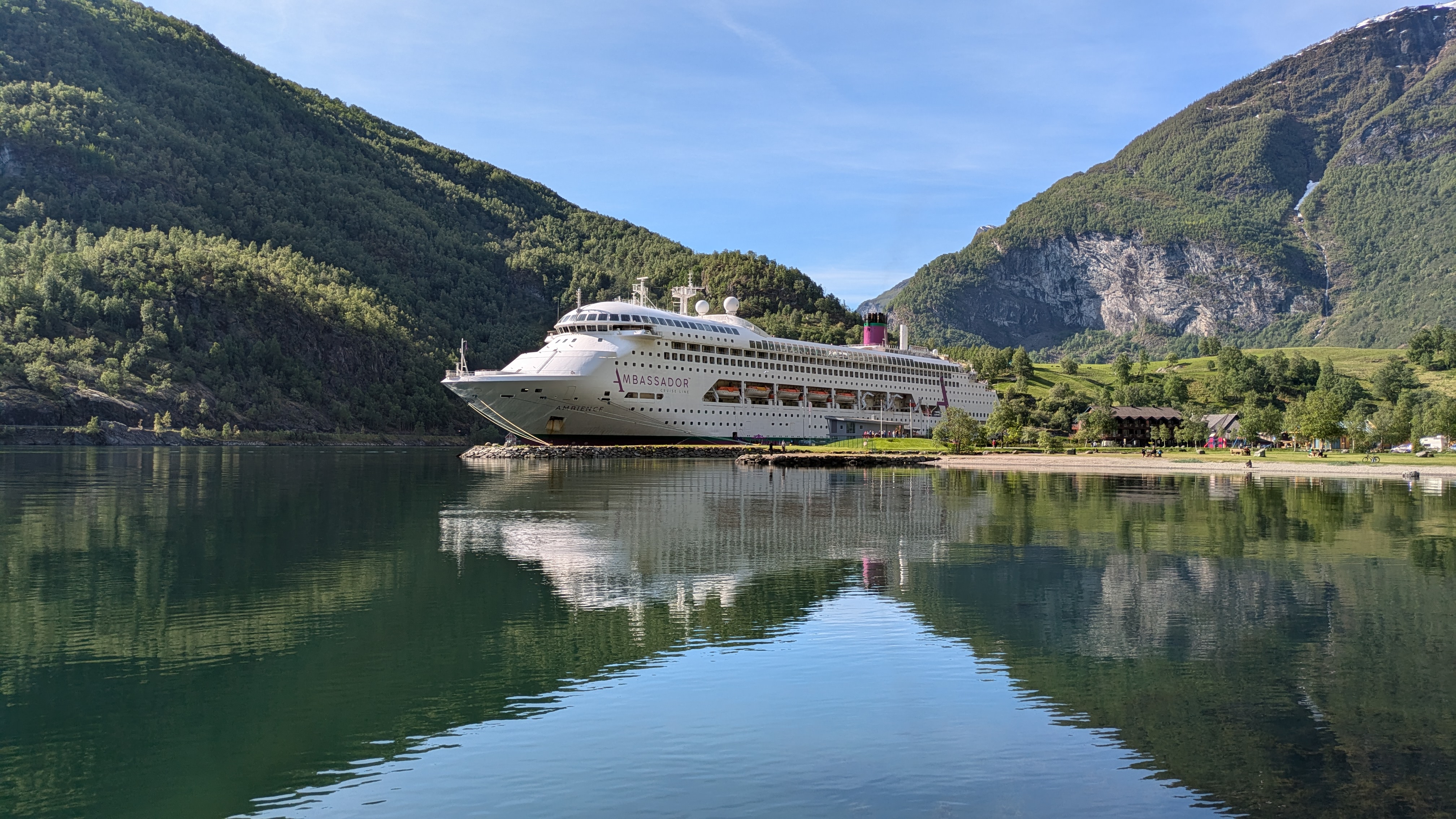 Odkryj to, co najlepsze w norweskich fiordach na pokładzie luksusowego statku Ambassador's Ambience
