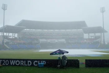 Podczas wszystkich starć Super 8 Pucharu Świata T20 w Indiach Zachodnich pojawia się duże zagrożenie deszczem
