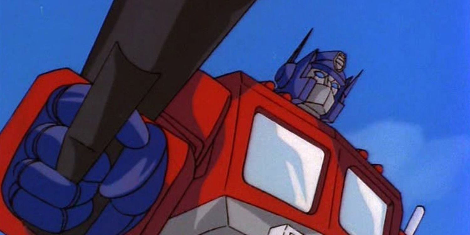 Optimus Prime trzymający broń w swojej formie G1 z oryginalnej serii anime