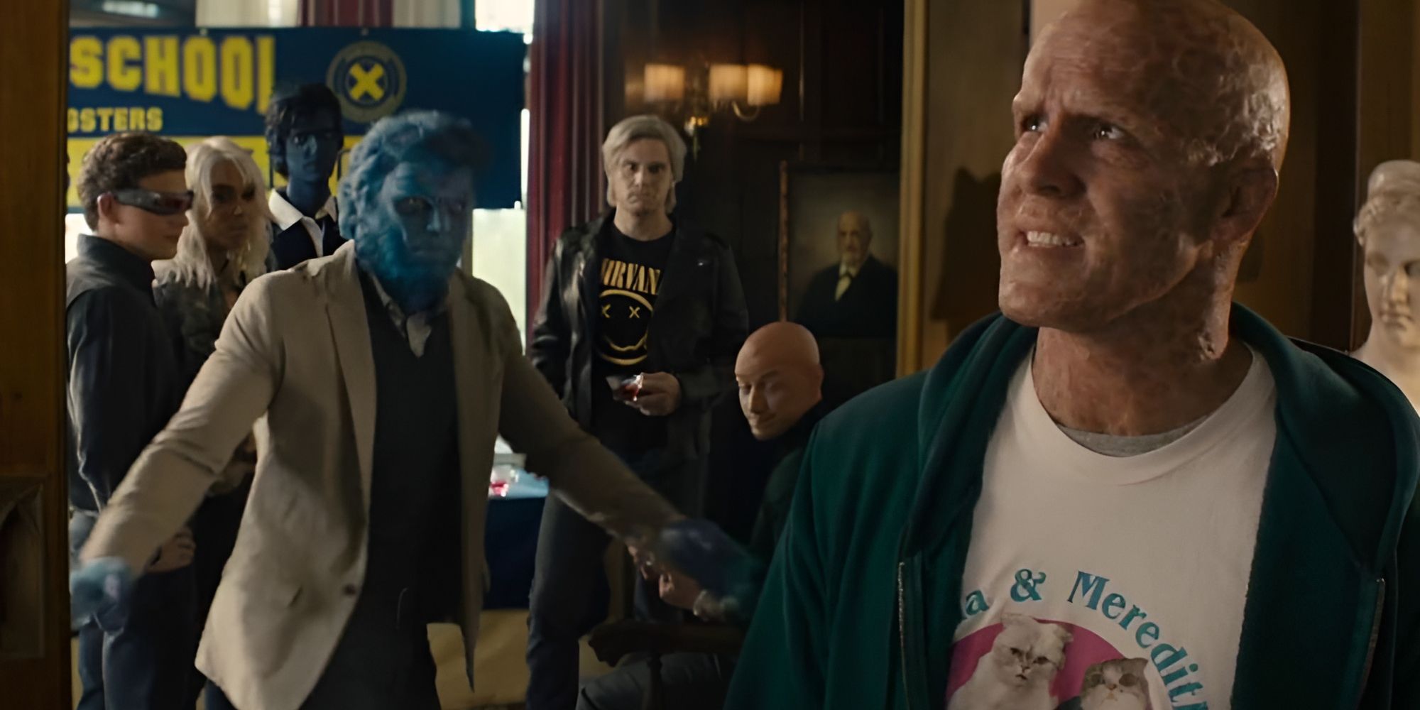 W Deadpool 2 X-Men Wade Wilson wygląda na rozczarowanego, gdy Bestia, Nightcrawler, Xavier, Storm, Cyclops i Quicksilver ukrywają się przed nim
