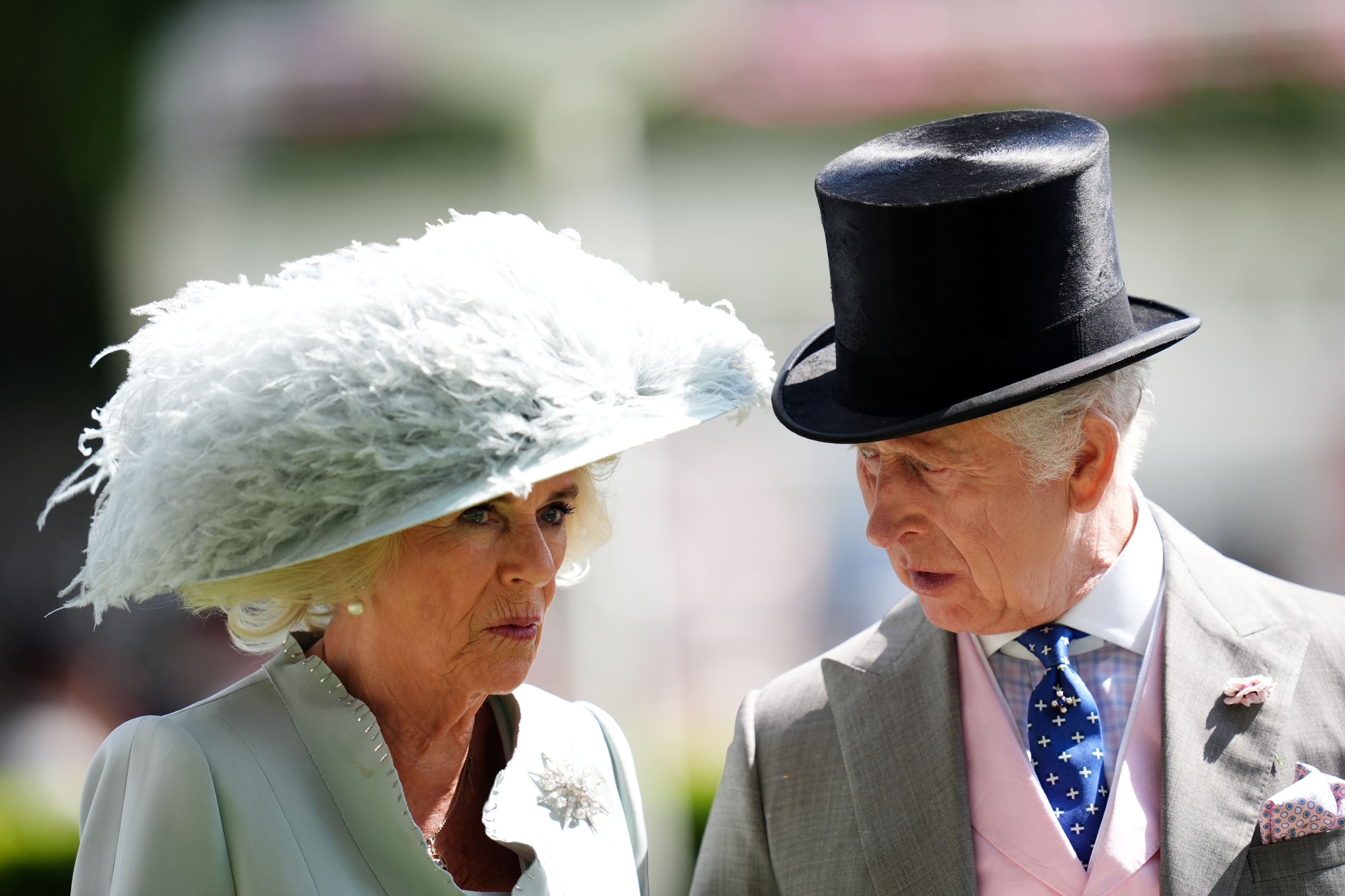 W piątek Charles i Camilla czwartego dnia zawodów Royal Ascot na torze wyścigowym Ascot w Berkshire