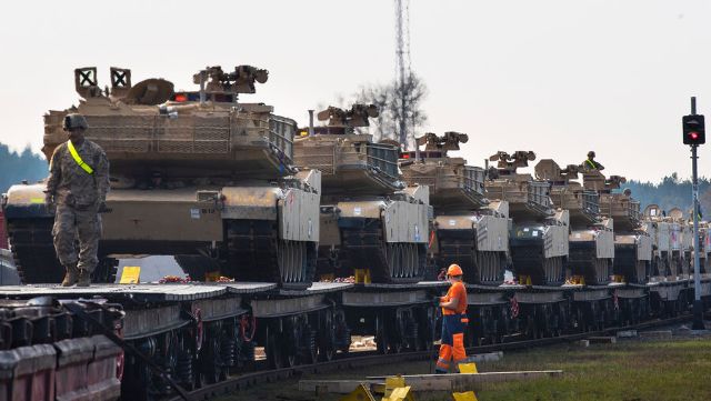 Greccy komuniści zatrzymują amerykańskie czołgi Abrams w drodze do Bułgarii