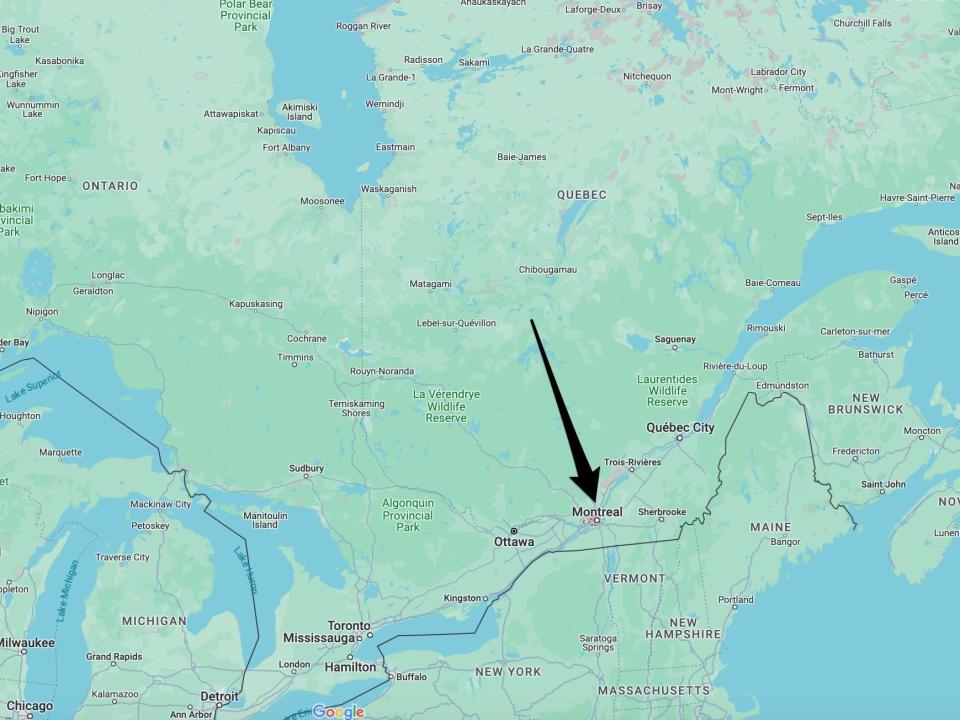 Mapa wschodniej Kanady ze strzałką wskazującą Montreal