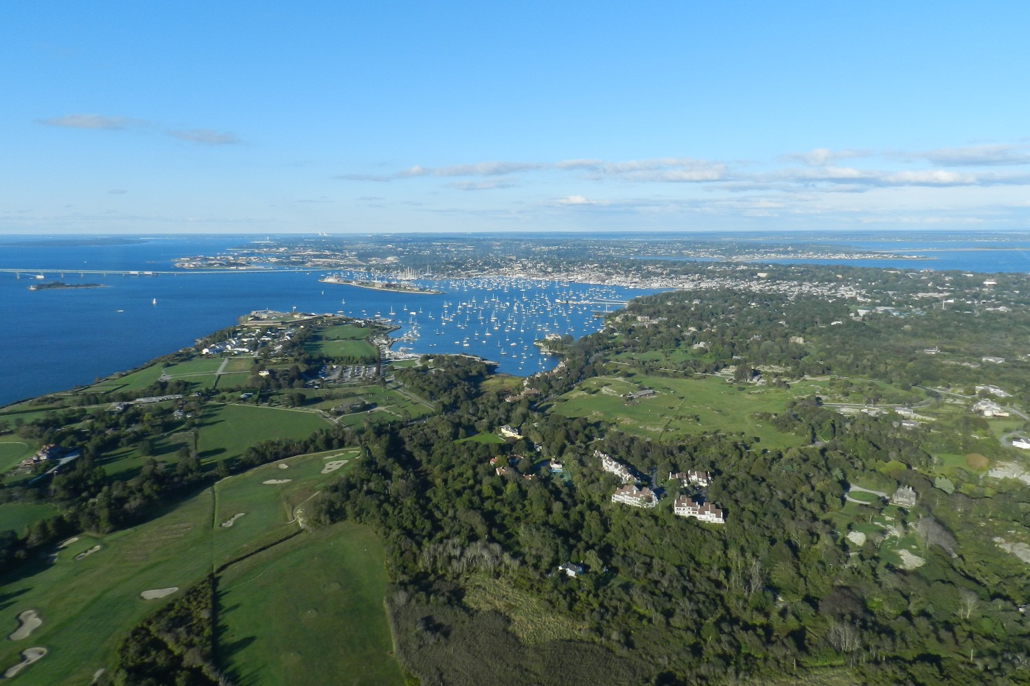 Widok z lotu ptaka na Newport w stanie Rhode Island.
