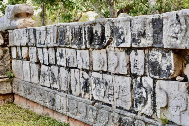 Kamienne Tzompantli w Chichén Itzá