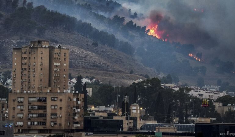 Po atakach transgranicznych z Libanu w północnym Izraelu wybuchają pożary