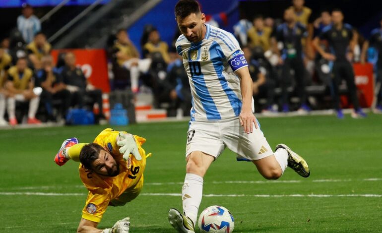 Messi i Argentyna pokonują Kanadę i słabą nawierzchnię, rozpoczynają obronę tytułu Copa America od zwycięstwa 2:0 |  Wiadomości piłkarskie