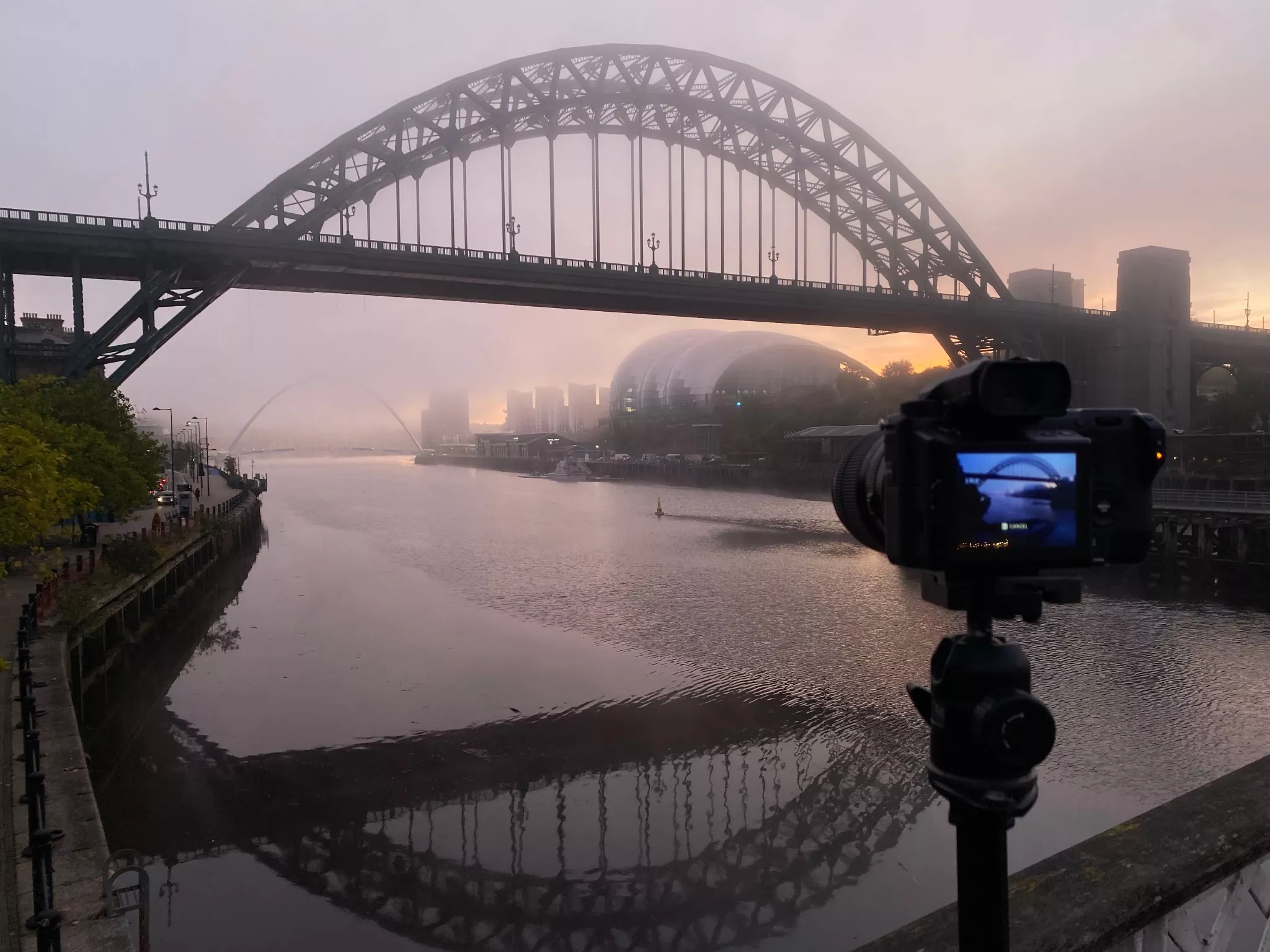Fujifilm GFX50 w akcji podczas fotografowania mostu Tyne w Newcastle 