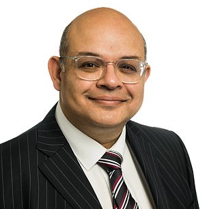 Doktor Haney Youssef, specjalista ds. raka jelita grubego i chirurg jelita grubego w szpitalu Harborne w Birmingham w Anglii