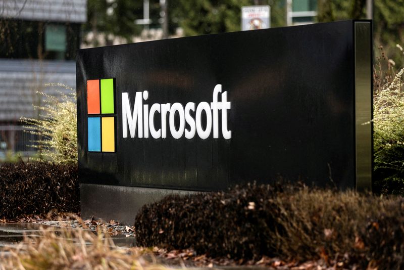 ©Reuters.  ZDJĘCIE PLIKU: Oznakowanie Microsoft widać w siedzibie firmy w Redmond w stanie Waszyngton, USA, 18 stycznia 2023 r. REUTERS/Matt Mills McKnight/File Photo