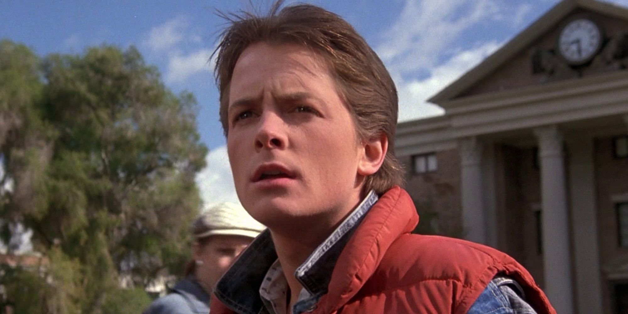 Marty wyglądający na zdezorientowanego w „Powrocie do przyszłości”.