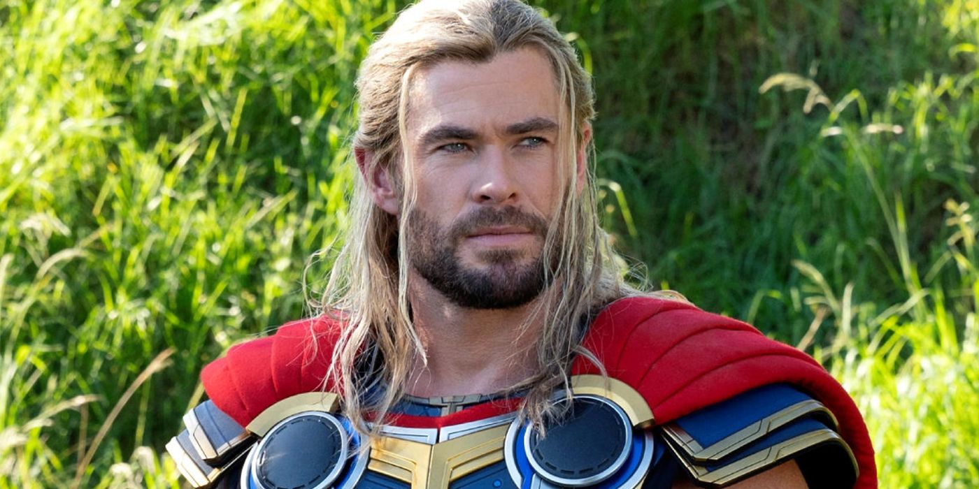 Chris Hemsworth gra Thora w filmie Thor: Miłość i Grom.