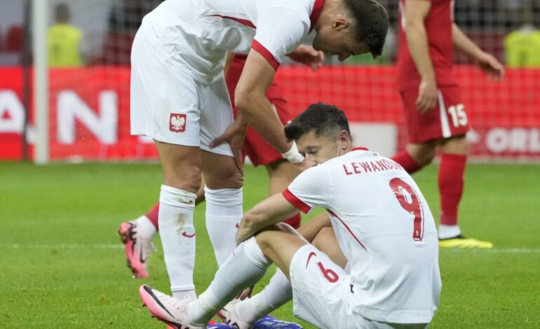 Napastnicy Polski Lewandowski i Świderski doznali kontuzji podczas ostatniej rozgrzewki przed Euro