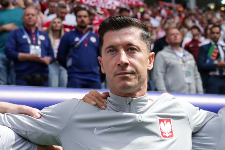 Robert Lewandowski z Polski widziany w akcji podczas UEFA...