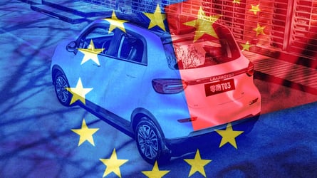 Leapmotor T03 EV z nałożonymi flagami UE i Chin