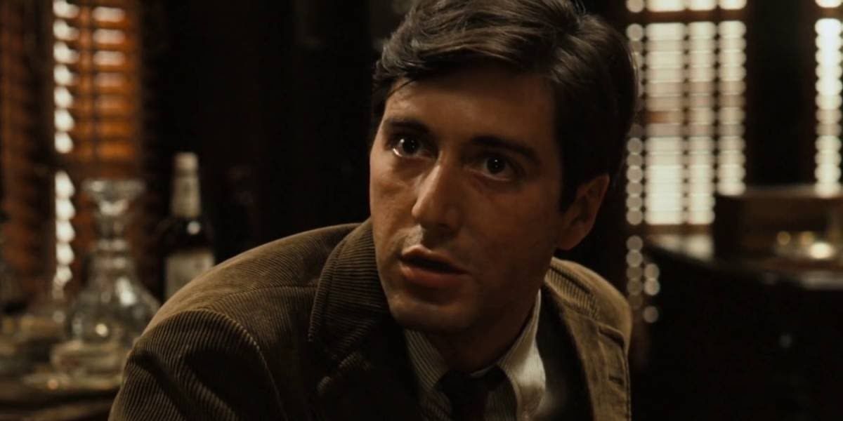 Michael Corleone (w tej roli Al Pacino) omawia rodzinny biznes w „Ojcu chrzestnym”.