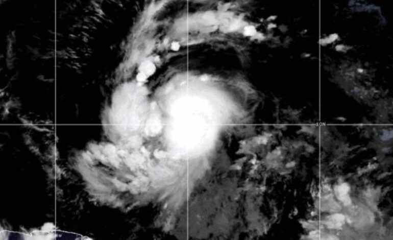 Beryl przybiera na sile i staje się huraganem kategorii 1 na Atlantyku, zbliżając się do Karaibów