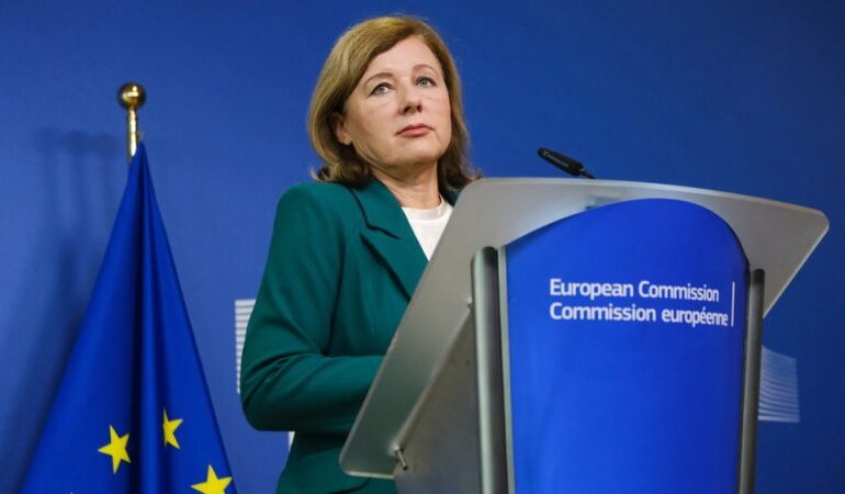Francja, Niemcy, Polska w obliczu „trwałych” rosyjskich ataków dezinformacyjnych: UE – Euractiv